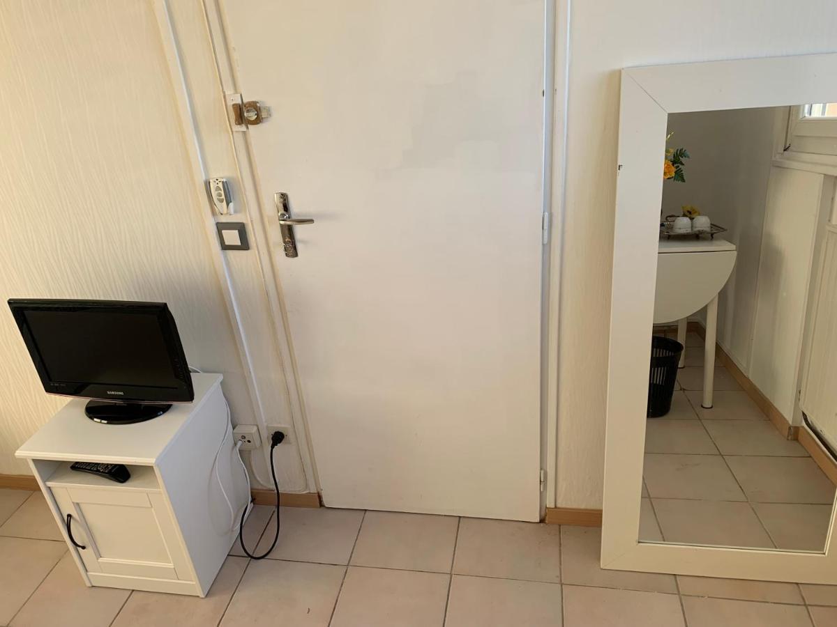 Chambre Tout Confort Saphir 1 A 3 P Dans Belle Maison Vaulx-en-Velin Exterior photo